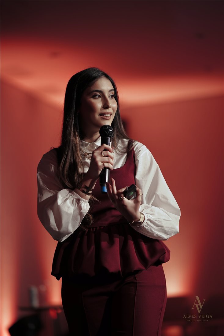 Izabela Evangelista no palco do Congresso WPB, 13ª edição