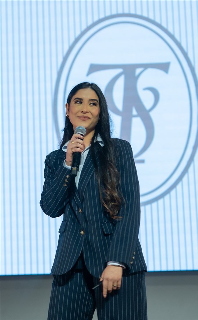 Izabela Evangelista no palco do Congresso WPB, 14ª edição