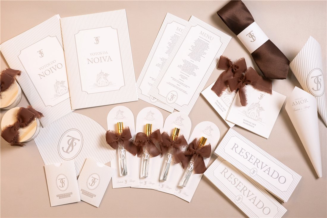 Papelaria completa de casamento com monograma, votos e lembranças personalizadas