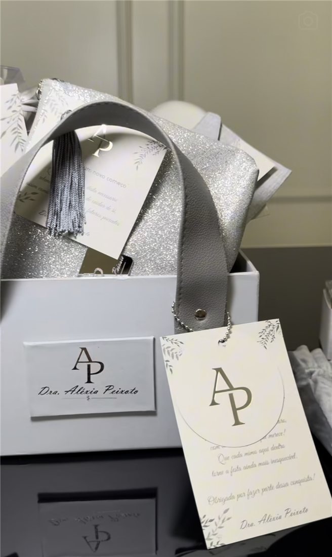 Kit personalizado de formatura com identidade visual AP